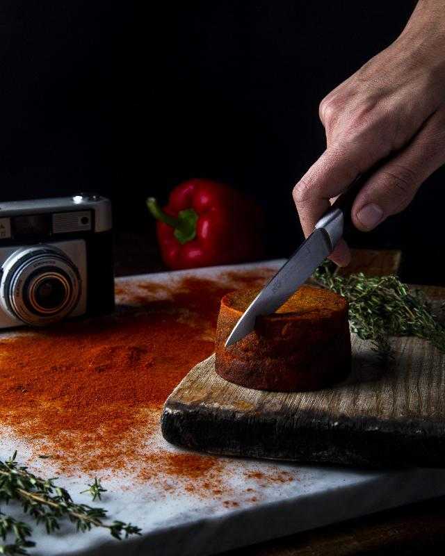 Queso semicurado vegano con pimentón dulce ahumado, Veggie karma Semicurado con pimentón dulce ahumado (queso) karmage fermentado vegano