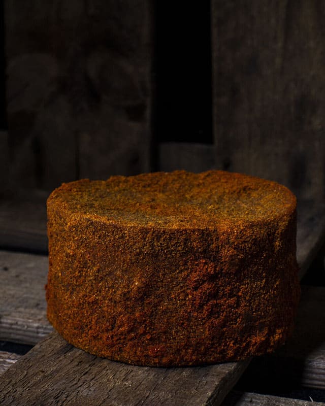 Queso semicurado vegano con pimentón dulce ahumado, Veggie karma Semicurado con pimentón dulce ahumado (queso) karmage fermentado vegano