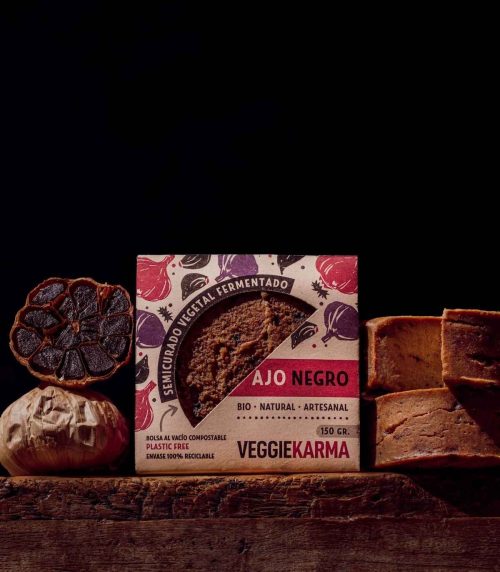 Queso Semicurado fermentado con ajo negro, Veggie Karma